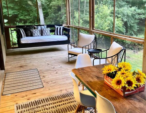 Close to Lake Blue Ridge, Hot Tub, Swing Beds